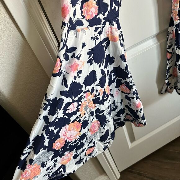 NWT Women’s Bell Bottom Pull On Elastic Waist Pants  Floral pattern - Size Small - Picture 5 of 6